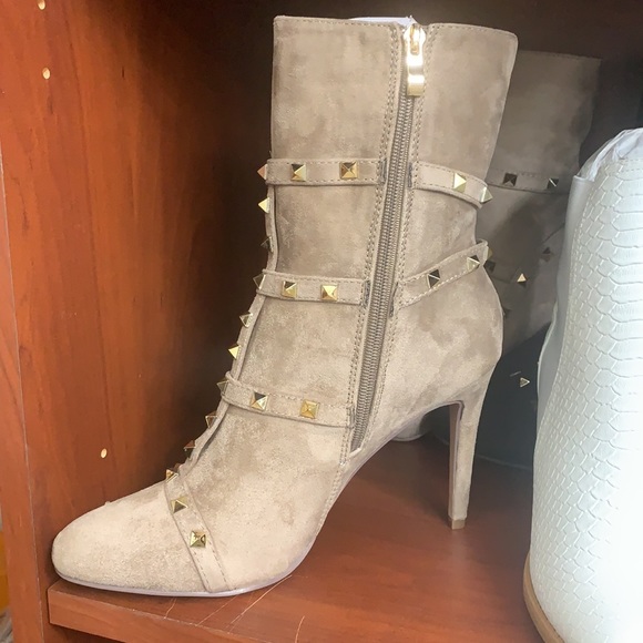 NIB Taupe Studded Pointy Toe Stiletto Booties - Picture 4 of 5